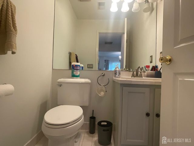 17 Tuthill Court, Sayreville, NJ 08872