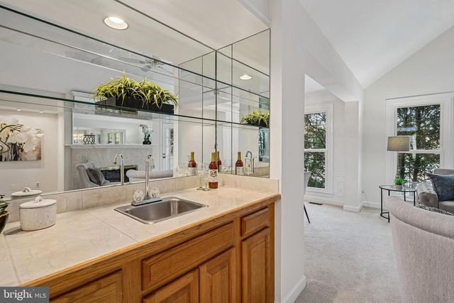 11928 PARKSIDE DR, Fairfax, VA 22033