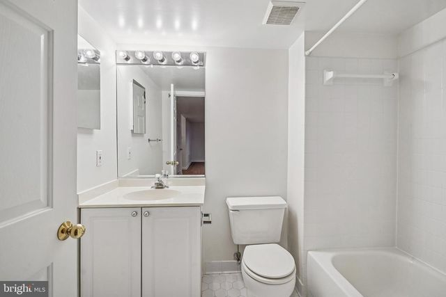 11928 PARKSIDE DR, Fairfax, VA 22033