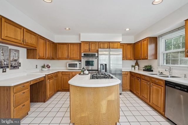 11928 PARKSIDE DR, Fairfax, VA 22033