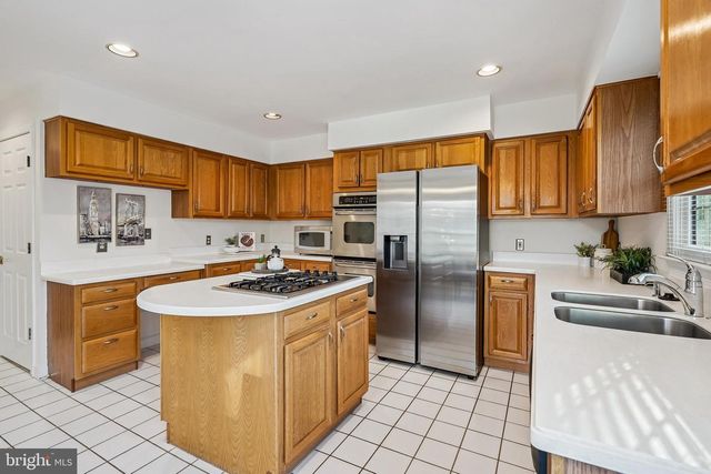 11928 PARKSIDE DR, Fairfax, VA 22033