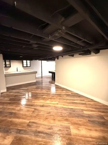 836 E Elza Avenue, Hazel Park, MI 48030