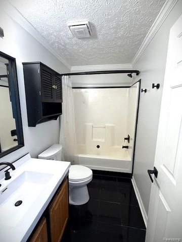 836 E Elza Avenue, Hazel Park, MI 48030