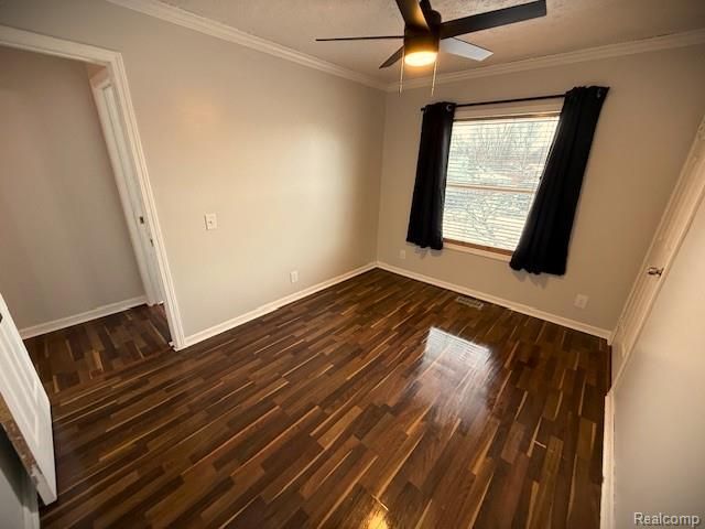 836 E Elza Avenue, Hazel Park, MI 48030