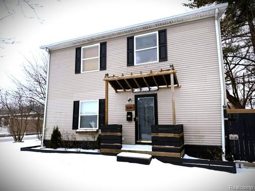 836 E Elza Avenue, Hazel Park, MI 48030