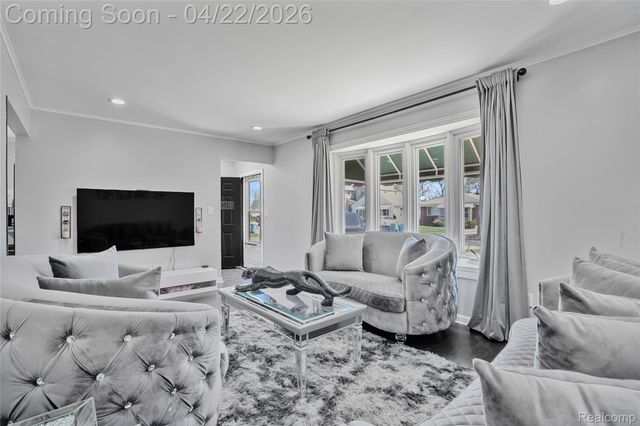 5845 Centralia Street, Dearborn Heights, MI 48127