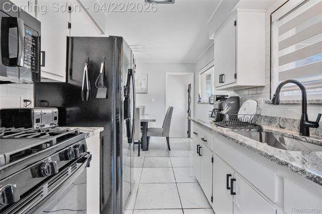 5845 Centralia Street, Dearborn Heights, MI 48127