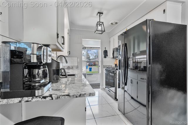 5845 Centralia Street, Dearborn Heights, MI 48127