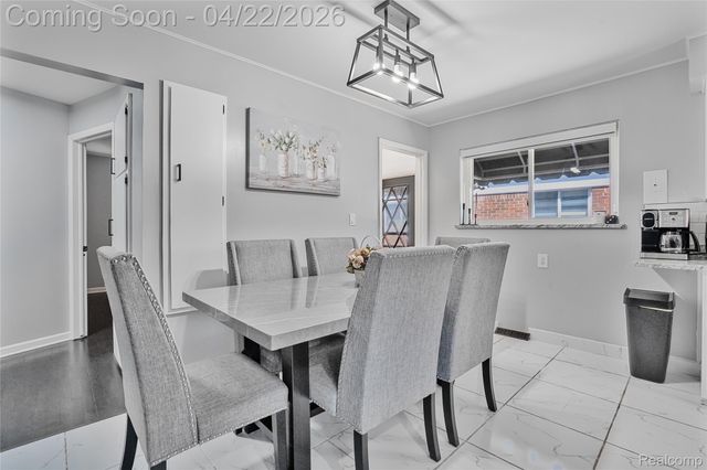 5845 Centralia Street, Dearborn Heights, MI 48127