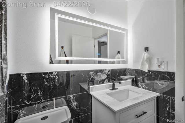 5845 Centralia Street, Dearborn Heights, MI 48127