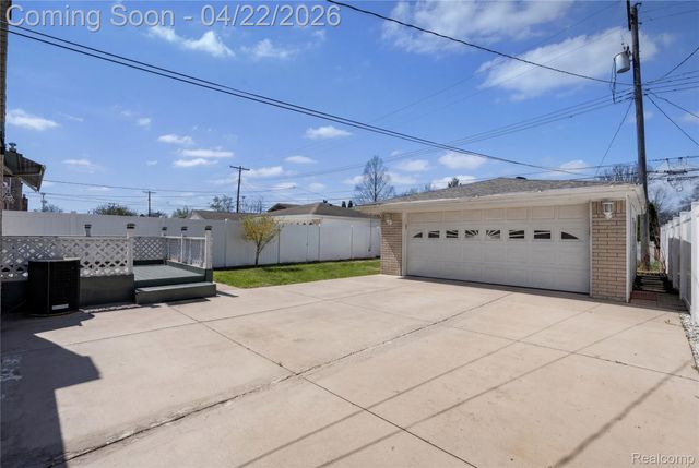 5845 Centralia Street, Dearborn Heights, MI 48127