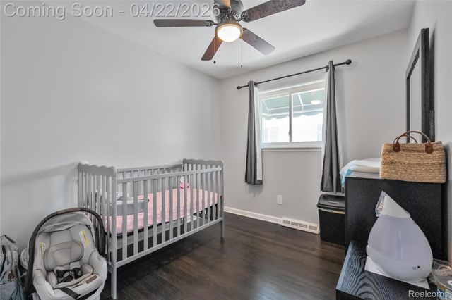 5845 Centralia Street, Dearborn Heights, MI 48127