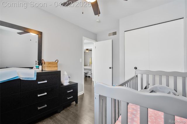 5845 Centralia Street, Dearborn Heights, MI 48127