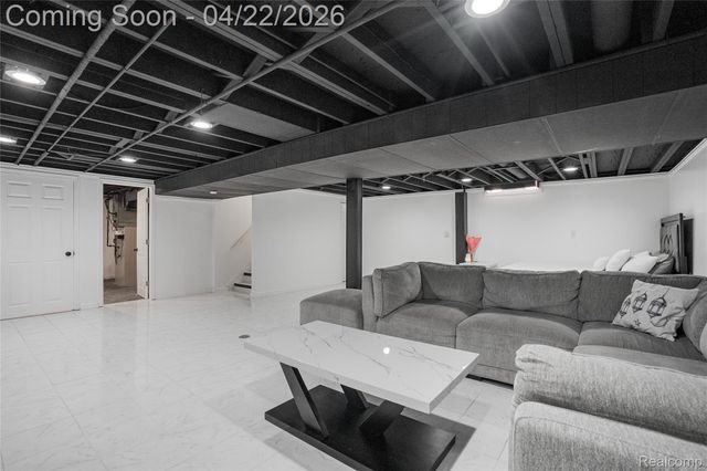 5845 Centralia Street, Dearborn Heights, MI 48127