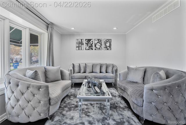 5845 Centralia Street, Dearborn Heights, MI 48127