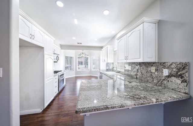 12420 Mauna Loa Avenue, Bakersfield, CA 93312
