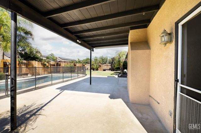 12420 Mauna Loa Avenue, Bakersfield, CA 93312