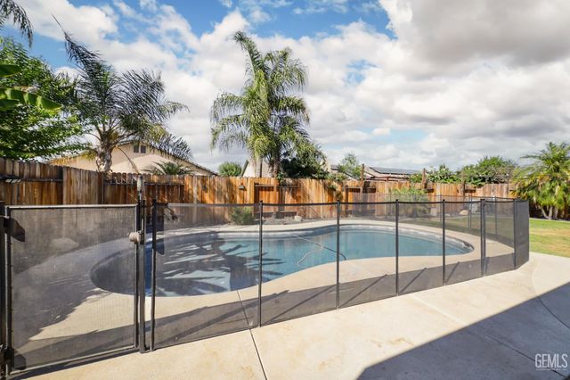12420 Mauna Loa Avenue, Bakersfield, CA 93312