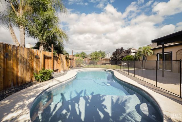 12420 Mauna Loa Avenue, Bakersfield, CA 93312