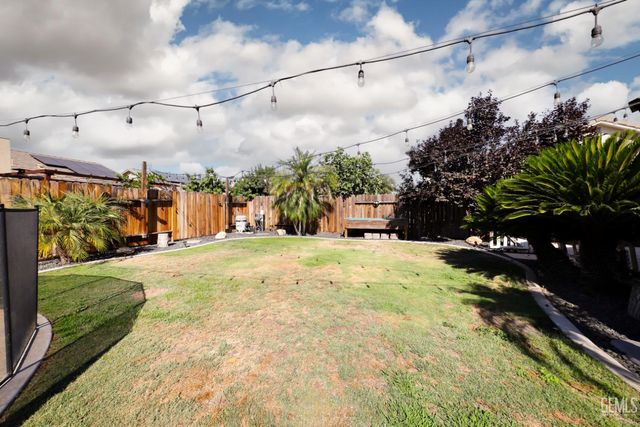12420 Mauna Loa Avenue, Bakersfield, CA 93312