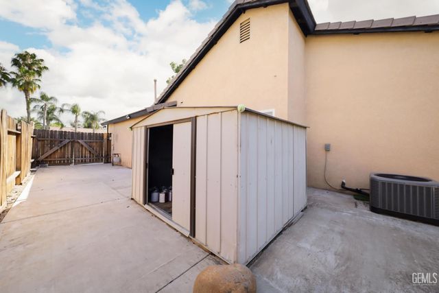 12420 Mauna Loa Avenue, Bakersfield, CA 93312