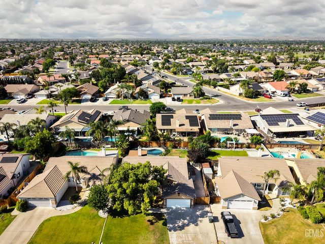 12420 Mauna Loa Avenue, Bakersfield, CA 93312