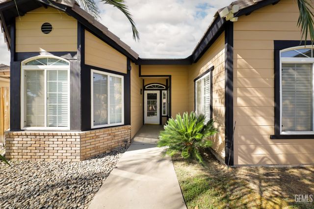 12420 Mauna Loa Avenue, Bakersfield, CA 93312