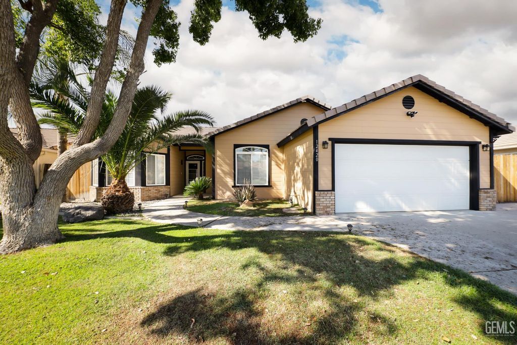 12420 Mauna Loa Avenue, Bakersfield, CA 93312