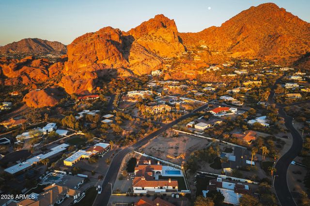 4605 E ROCKRIDGE Road, Phoenix, AZ 85018