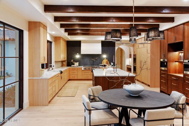 4605 E ROCKRIDGE Road, Phoenix, AZ 85018