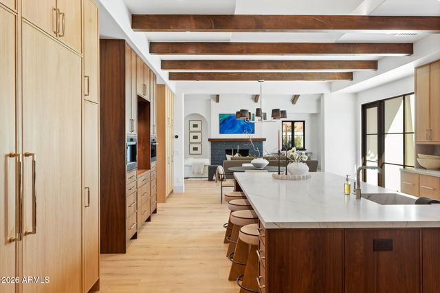 4605 E ROCKRIDGE Road, Phoenix, AZ 85018