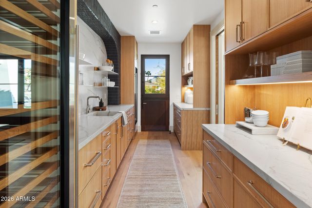 4605 E ROCKRIDGE Road, Phoenix, AZ 85018