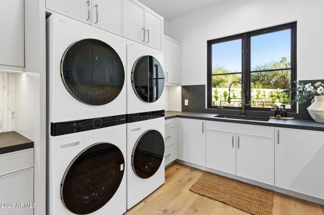 4605 E ROCKRIDGE Road, Phoenix, AZ 85018