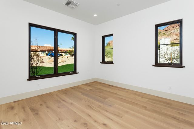 4605 E ROCKRIDGE Road, Phoenix, AZ 85018