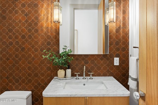 4605 E ROCKRIDGE Road, Phoenix, AZ 85018