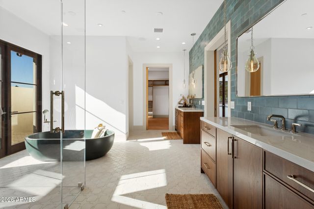 4605 E ROCKRIDGE Road, Phoenix, AZ 85018