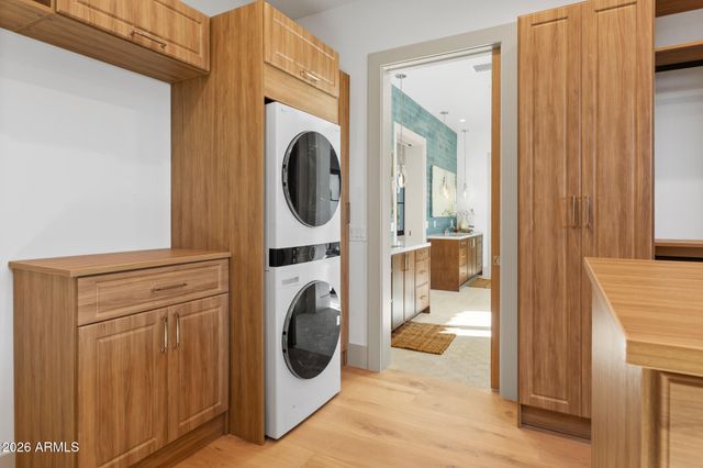 4605 E ROCKRIDGE Road, Phoenix, AZ 85018