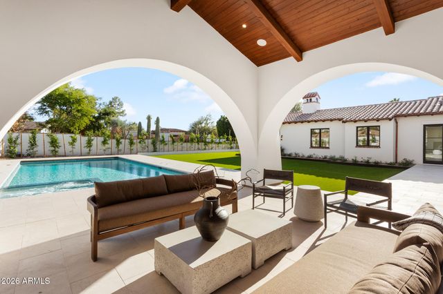 4605 E ROCKRIDGE Road, Phoenix, AZ 85018