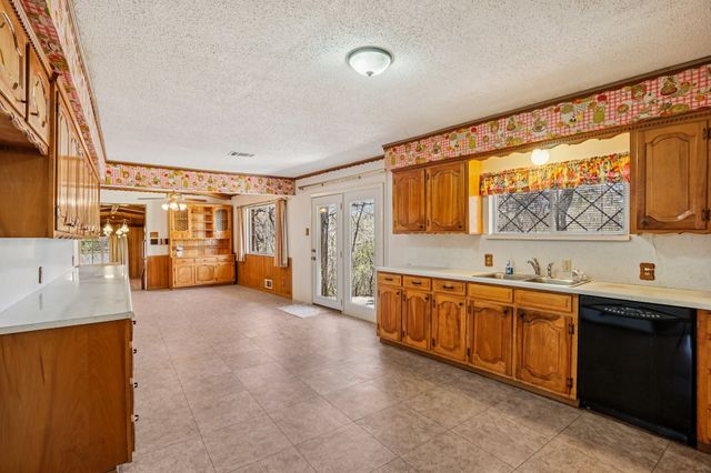 1215 Hill City Drive, Duncanville, TX 75116