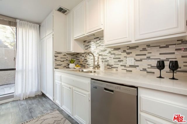 4041 Via Marisol 111, Los Angeles, CA 90042