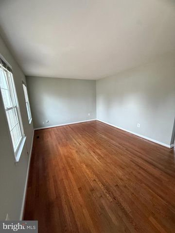 4542 KINGSTON RD, Woodbridge, VA 22193