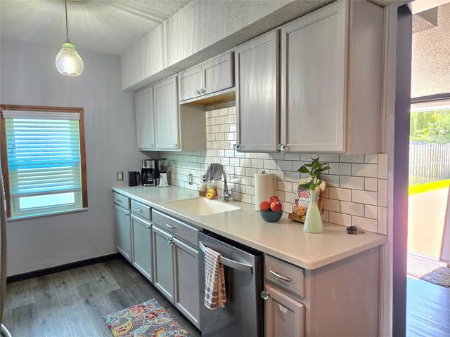 228 BLACKSTONE Drive, Erie, PA 16505