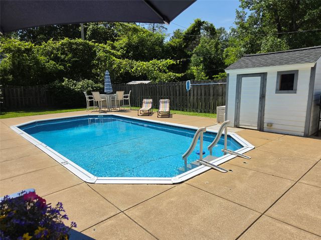 228 BLACKSTONE Drive, Erie, PA 16505