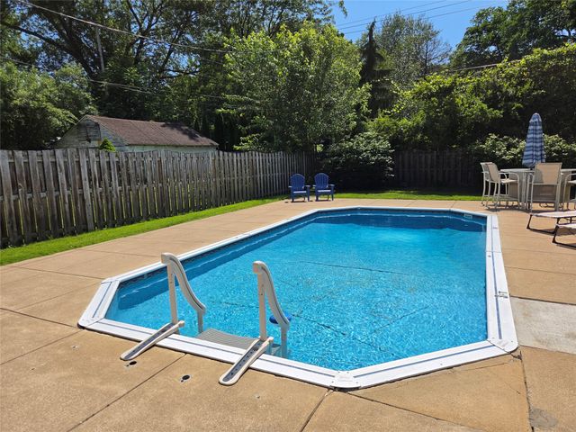 228 BLACKSTONE Drive, Erie, PA 16505
