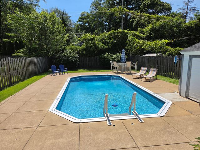 228 BLACKSTONE Drive, Erie, PA 16505