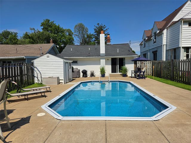 228 BLACKSTONE Drive, Erie, PA 16505
