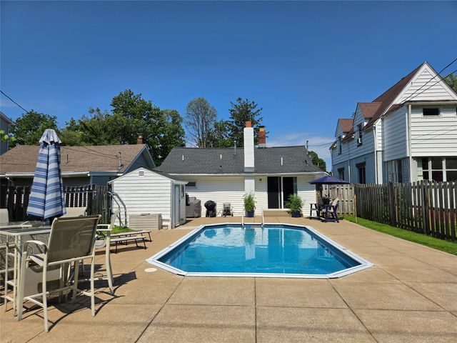 228 BLACKSTONE Drive, Erie, PA 16505