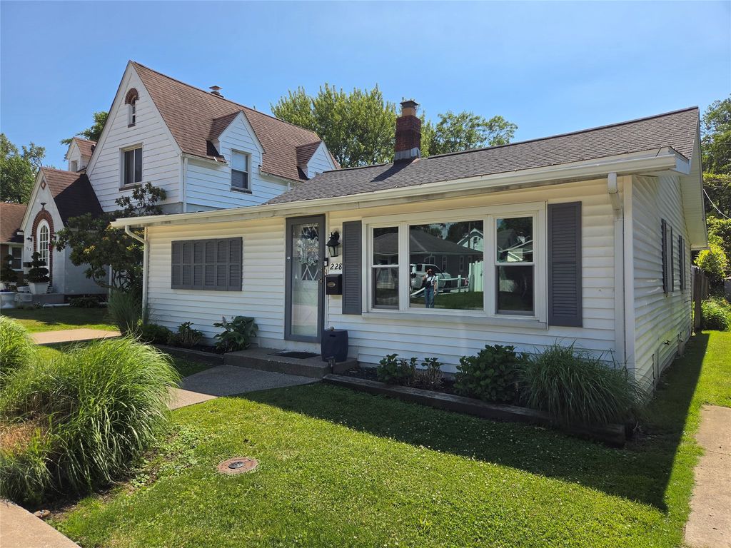228 BLACKSTONE Drive, Erie, PA 16505