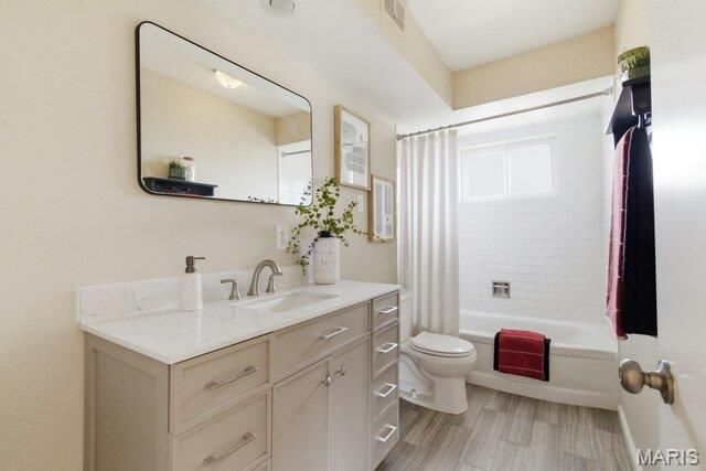 7424 Saleen Court, St Louis, MO 63130