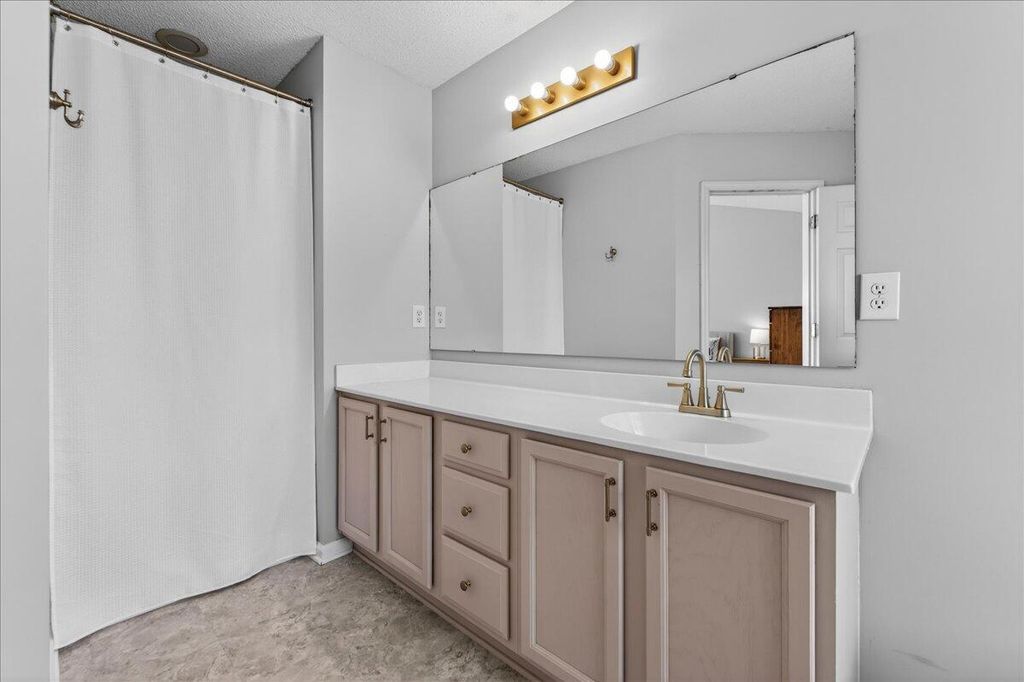 Image 20 of property listing at 103 Rockdale Lane, Goose Creek, SC 29445